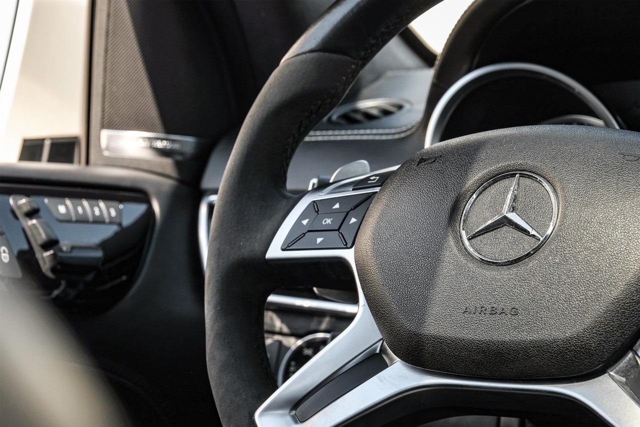 Mercedes-Benz GL-Class Vehicle Main Gallery Image 17