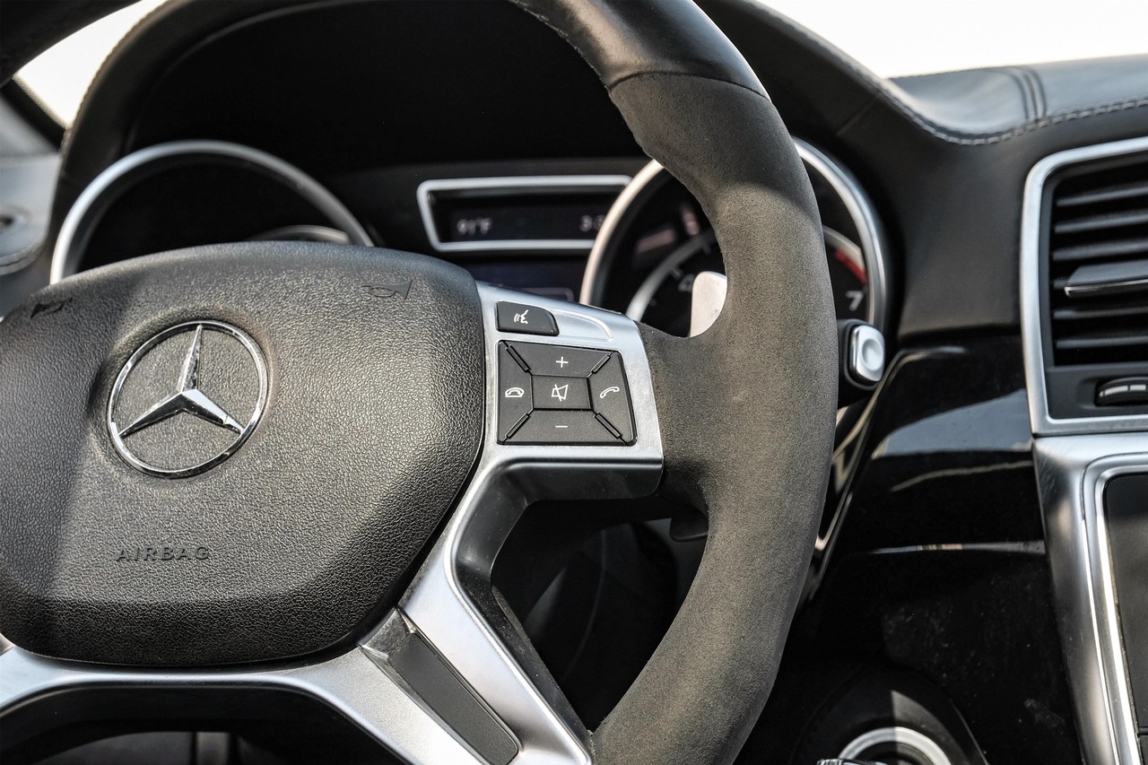 Mercedes-Benz GL-Class Vehicle Main Gallery Image 18