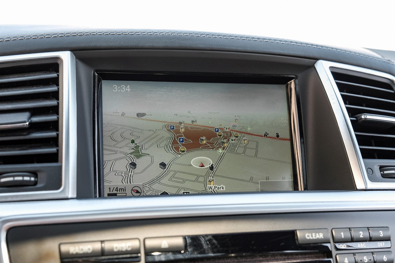 Mercedes-Benz GL-Class Vehicle Main Gallery Image 21
