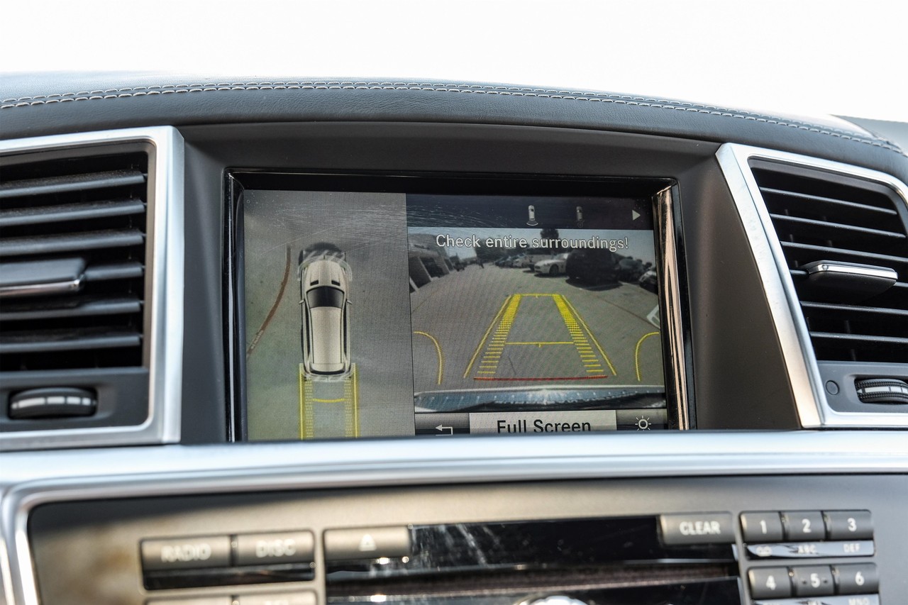 Mercedes-Benz GL-Class Vehicle Main Gallery Image 22
