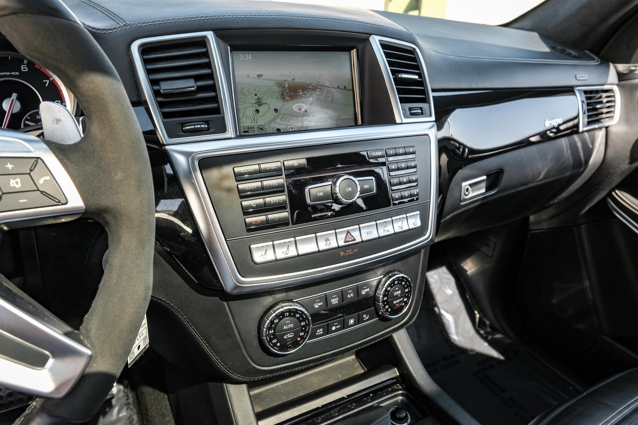 Mercedes-Benz GL-Class Vehicle Main Gallery Image 24