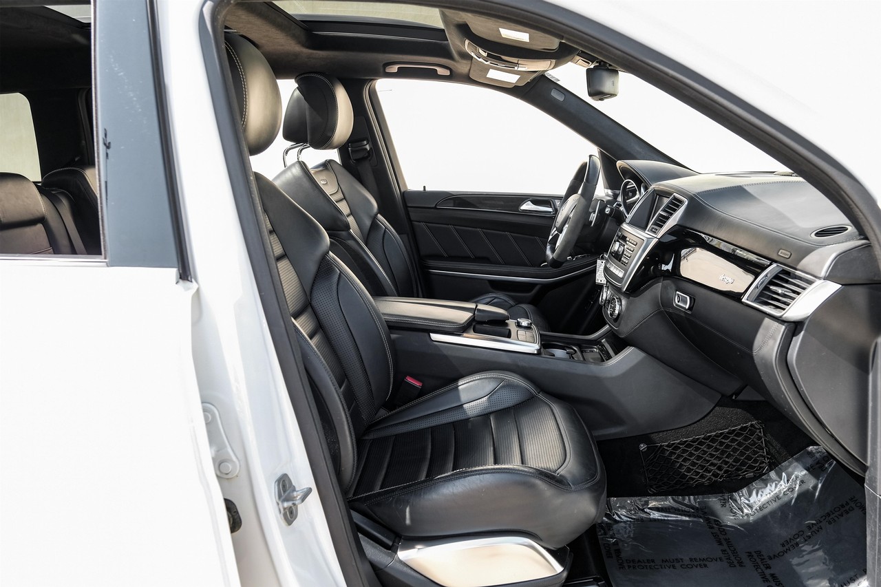 Mercedes-Benz GL-Class Vehicle Main Gallery Image 31