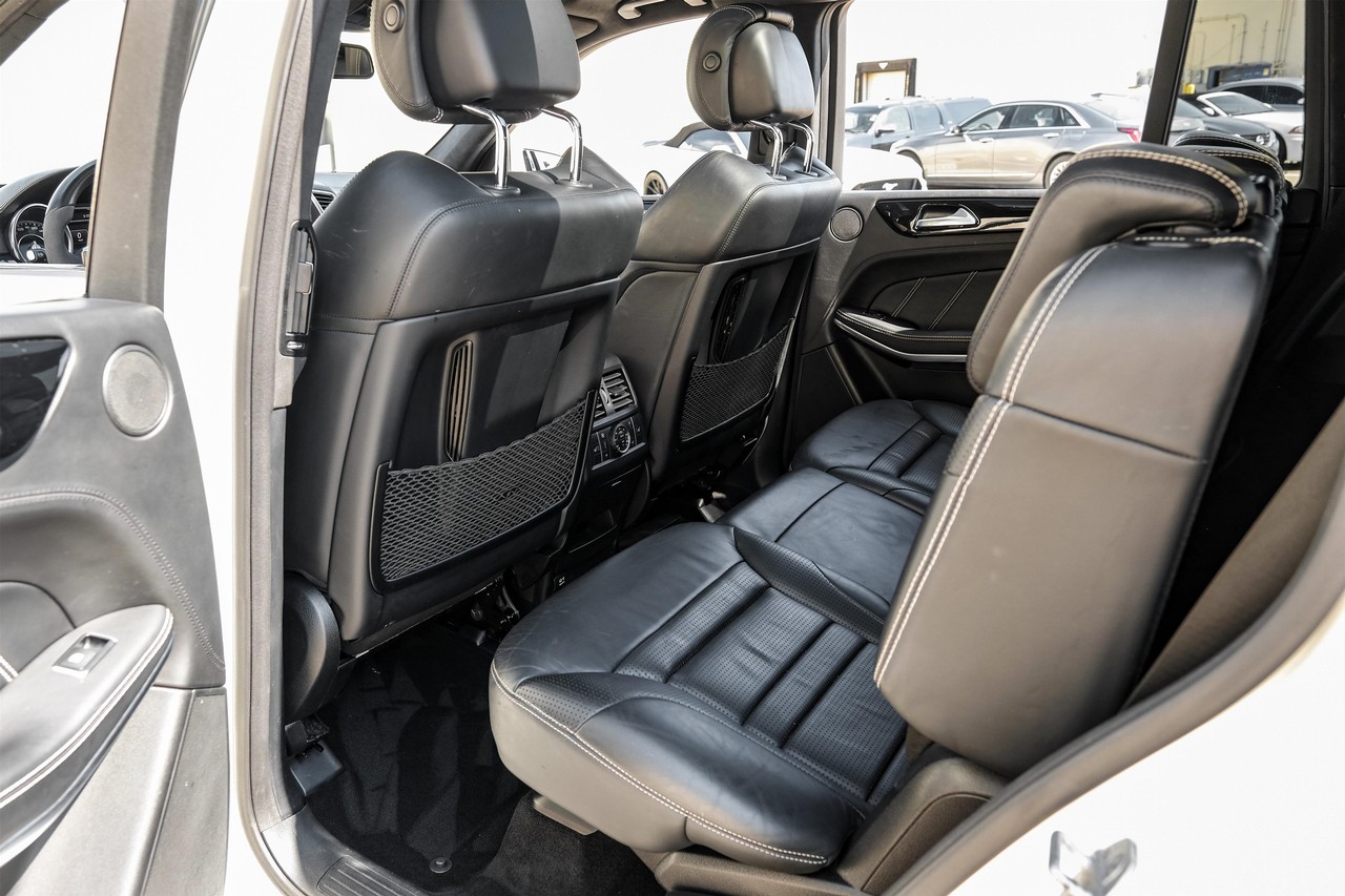 Mercedes-Benz GL-Class Vehicle Main Gallery Image 35