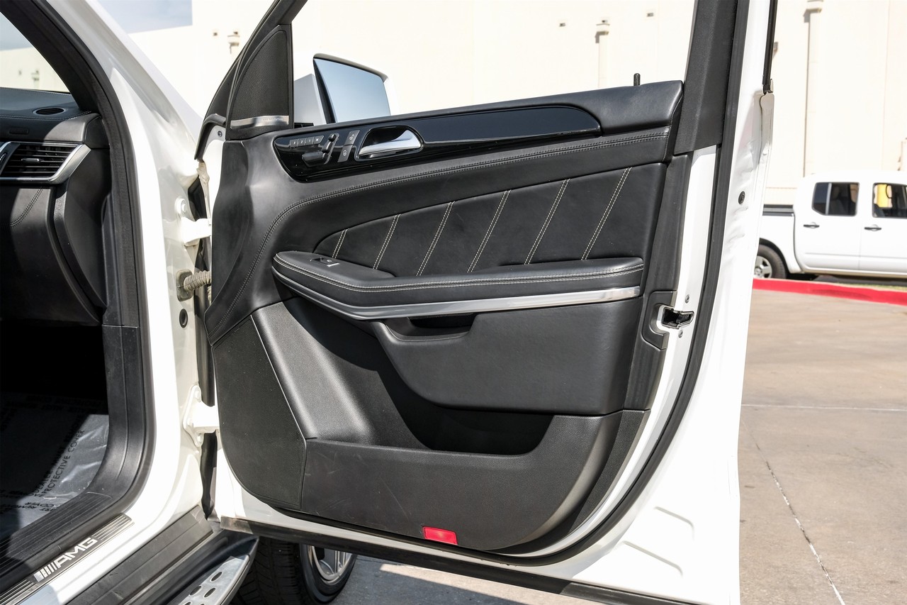 Mercedes-Benz GL-Class Vehicle Main Gallery Image 44