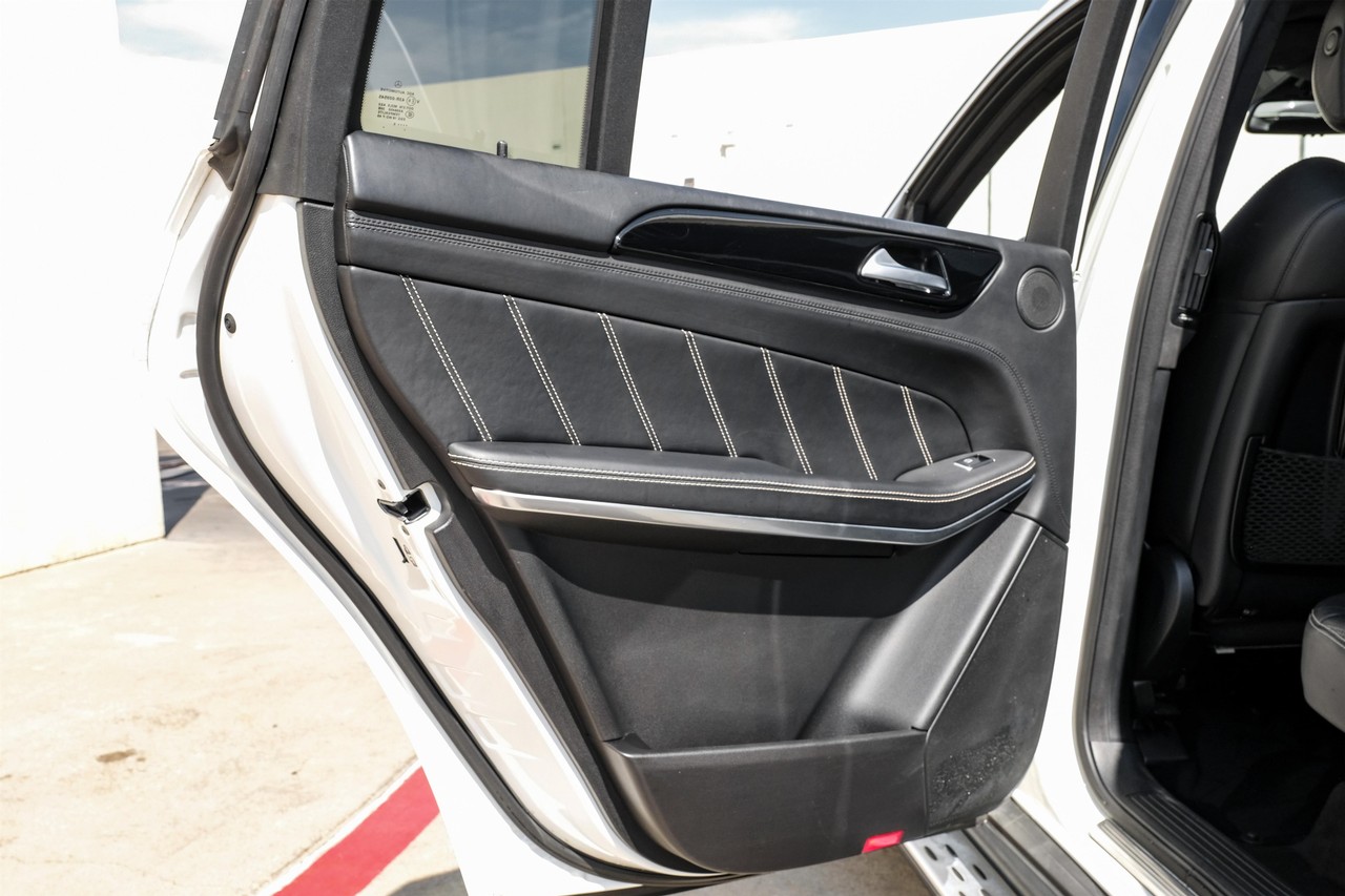 Mercedes-Benz GL-Class Vehicle Main Gallery Image 45