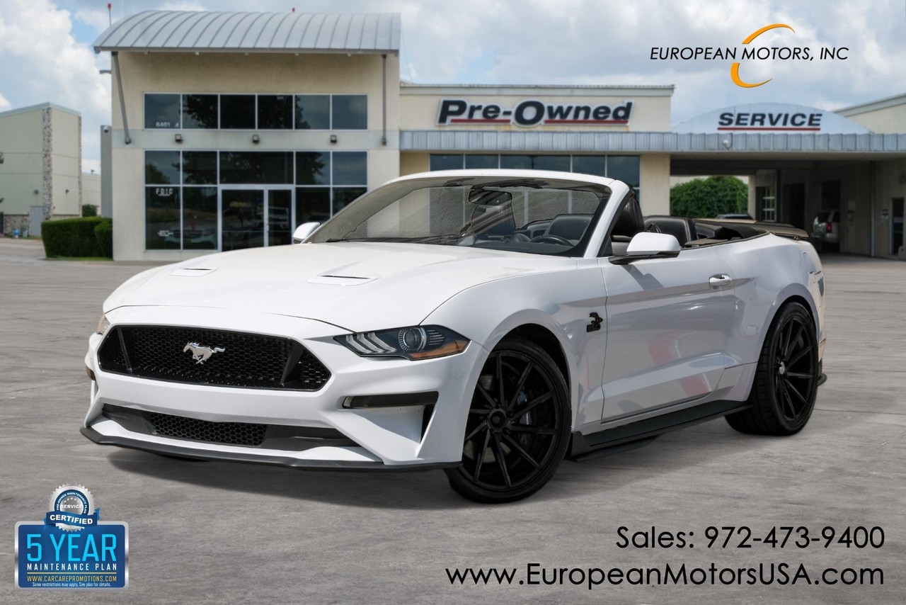 Ford Mustang Vehicle Main Gallery Image 01