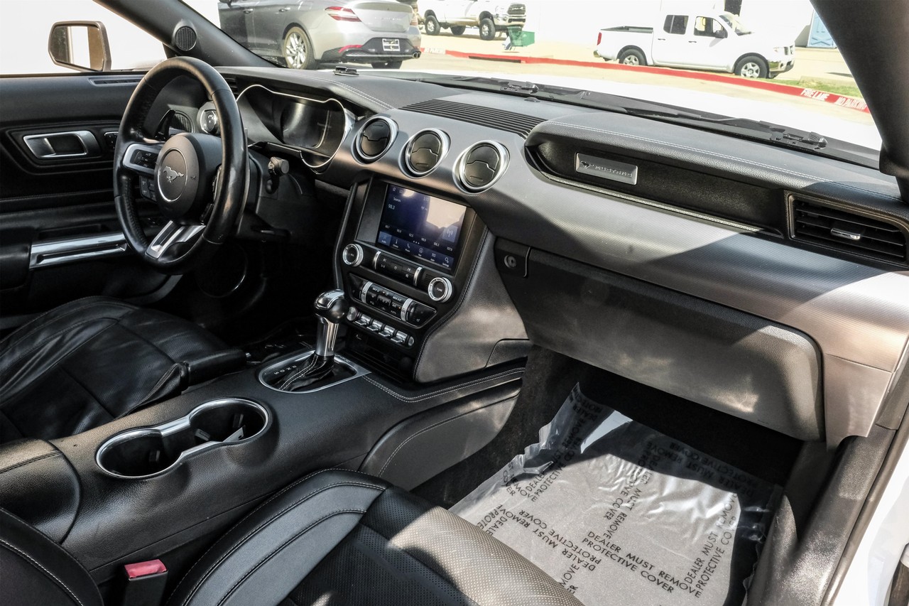 Ford Mustang Vehicle Main Gallery Image 13