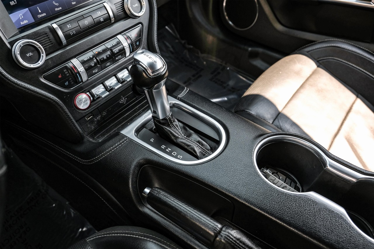 Ford Mustang Vehicle Main Gallery Image 22