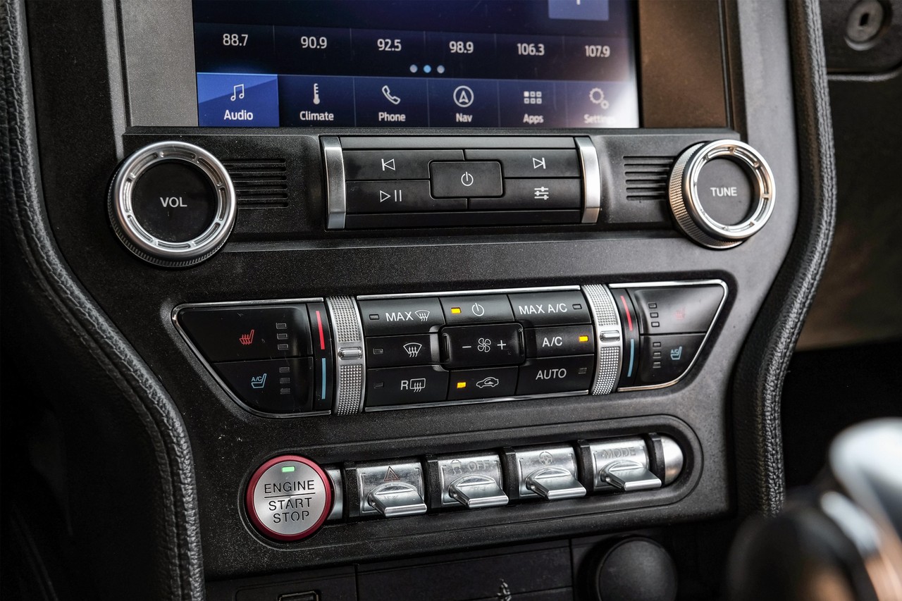 Ford Mustang Vehicle Main Gallery Image 24