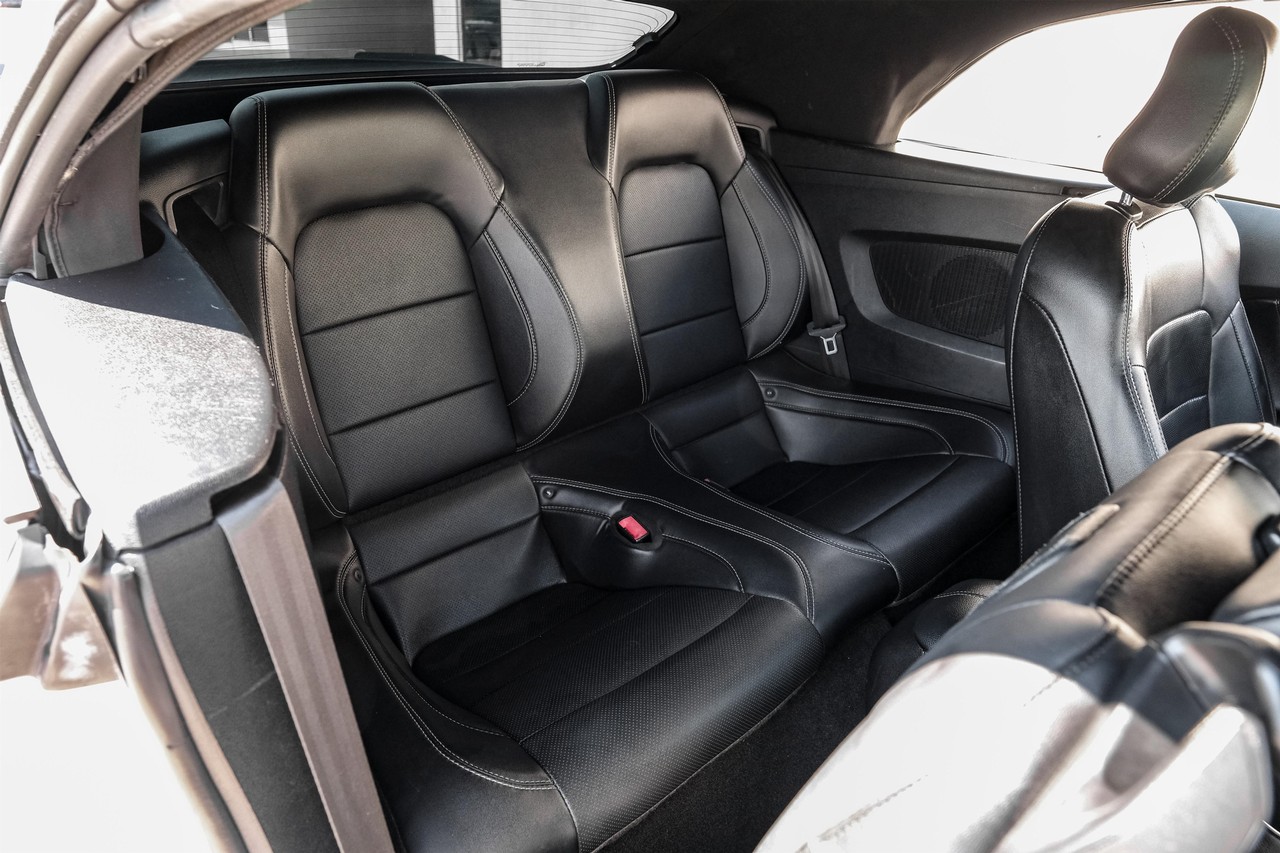 Ford Mustang Vehicle Main Gallery Image 36