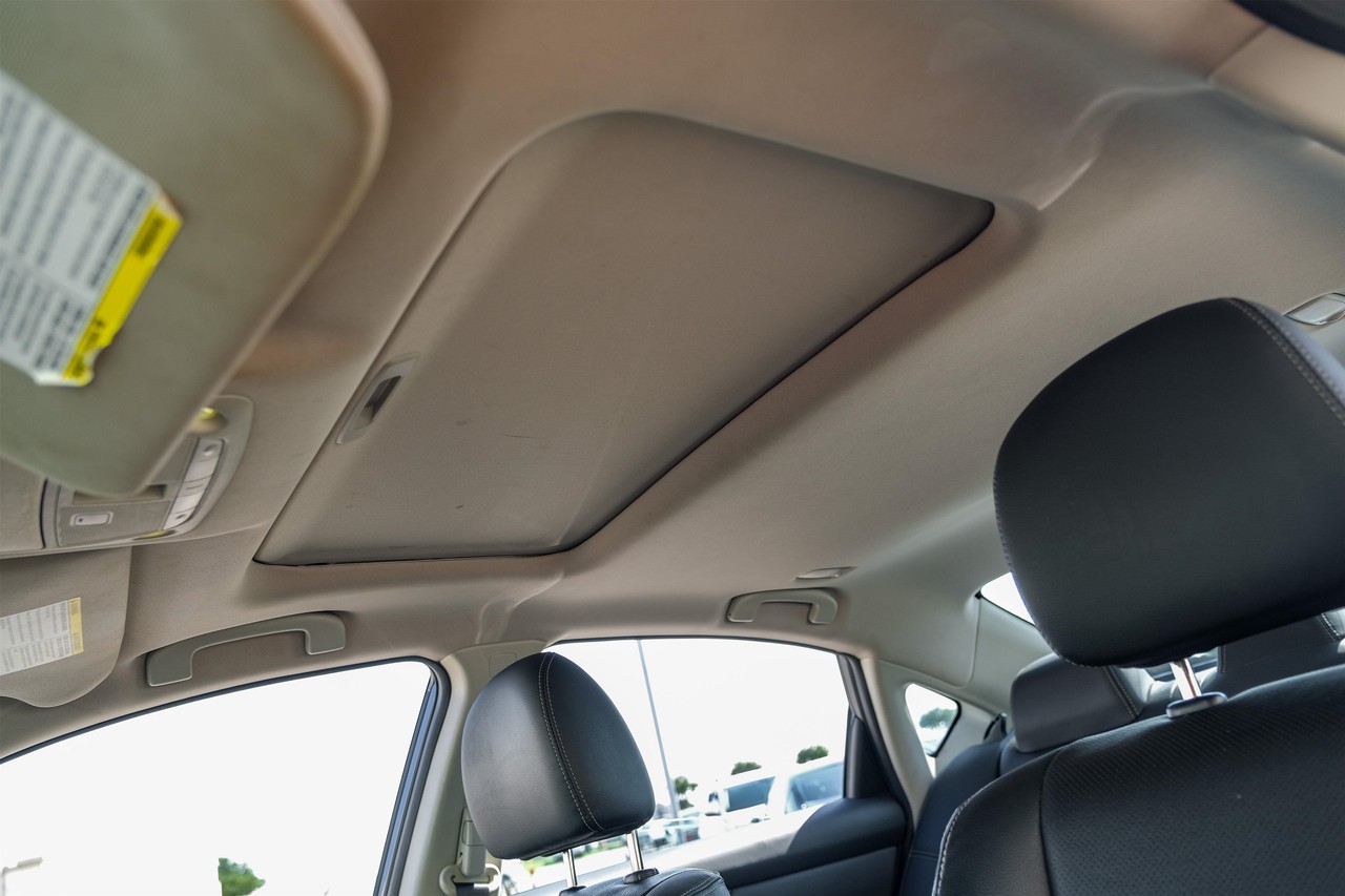 Nissan Altima Vehicle Main Gallery Image 05