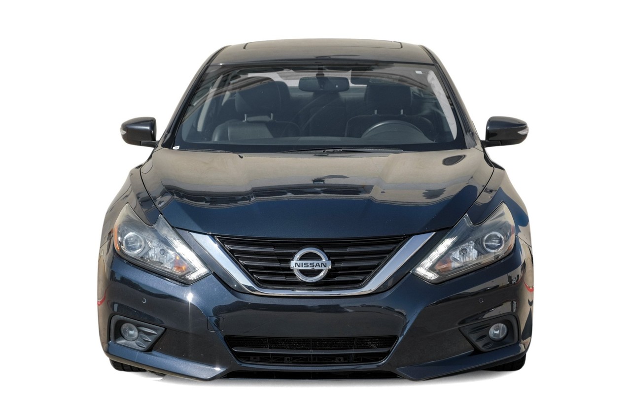Nissan Altima Vehicle Main Gallery Image 06