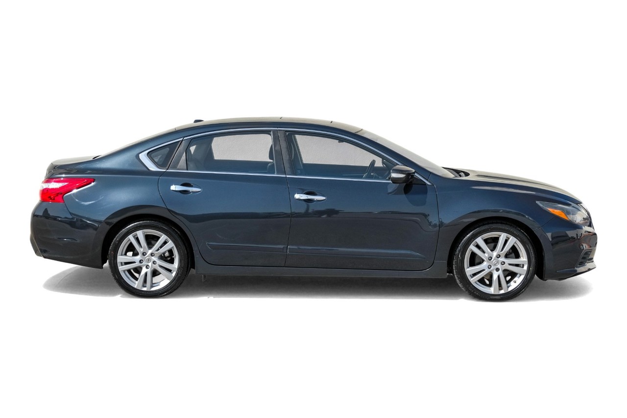 Nissan Altima Vehicle Main Gallery Image 08