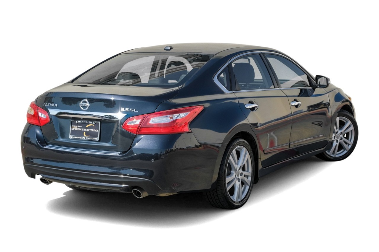 Nissan Altima Vehicle Main Gallery Image 09