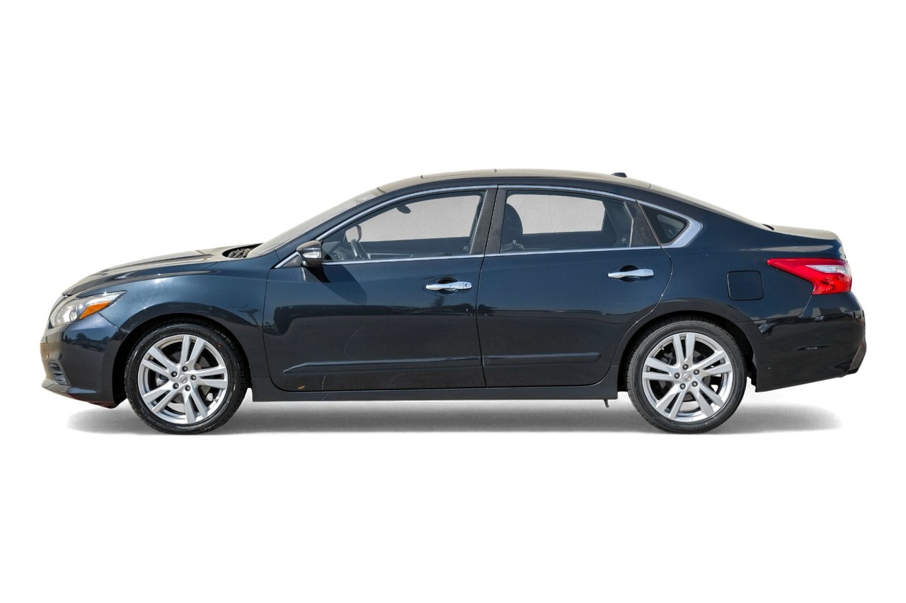 Nissan Altima Vehicle Main Gallery Image 12