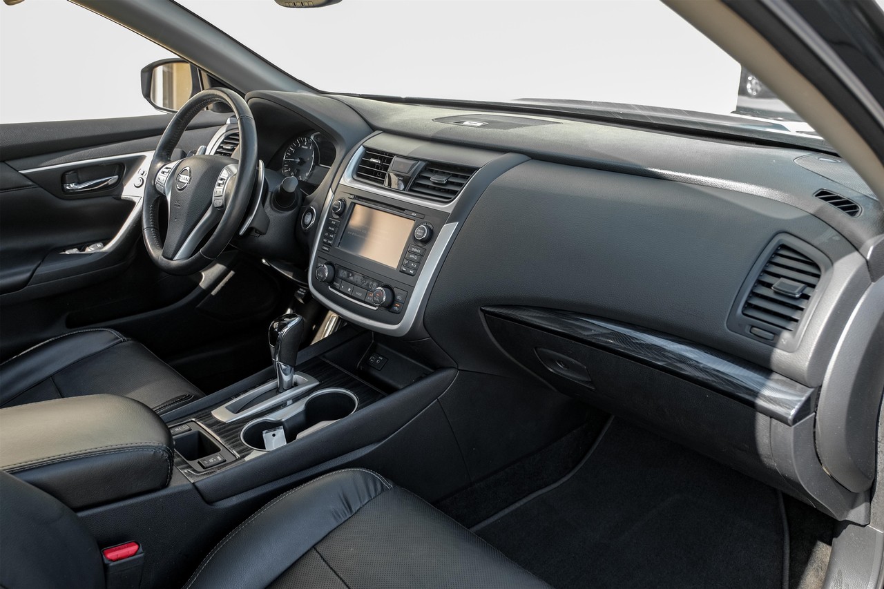 Nissan Altima Vehicle Main Gallery Image 13