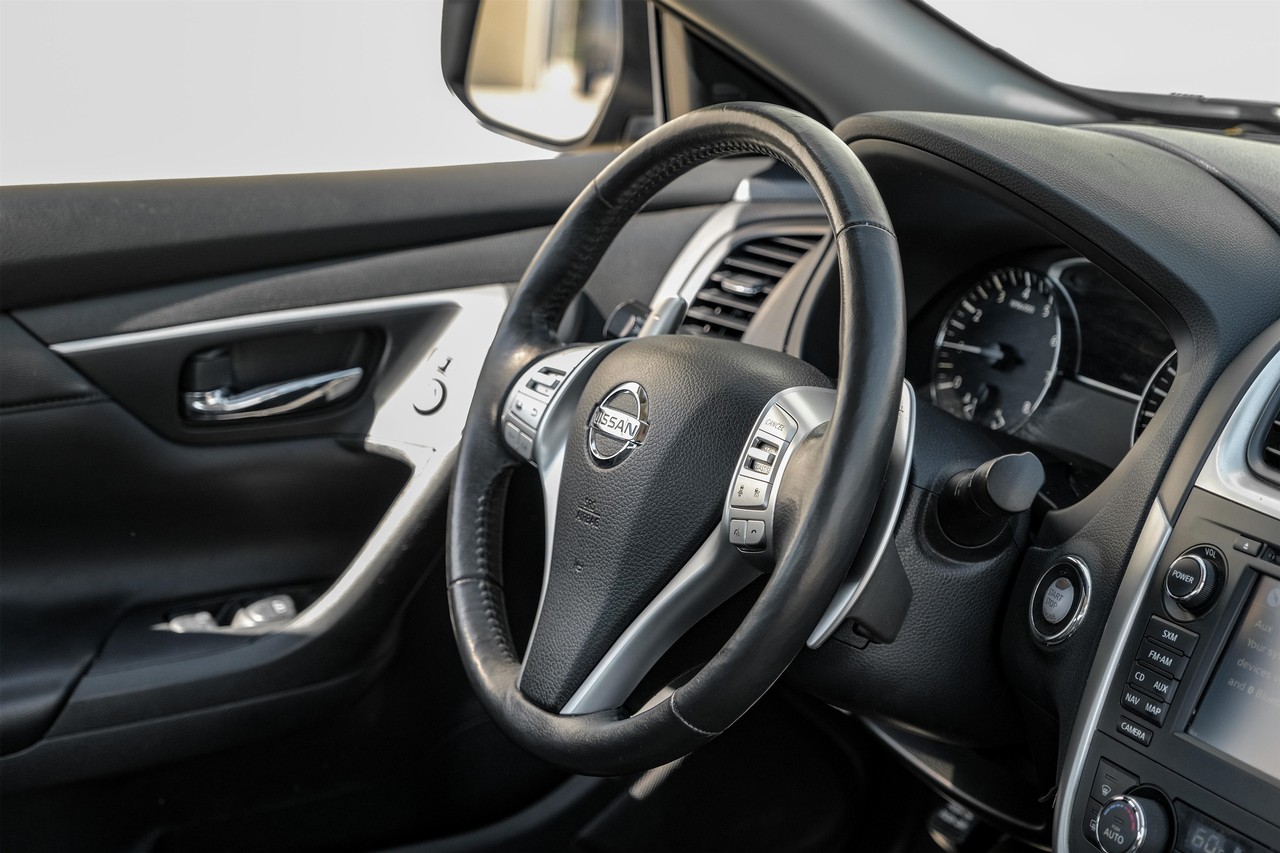Nissan Altima Vehicle Main Gallery Image 14