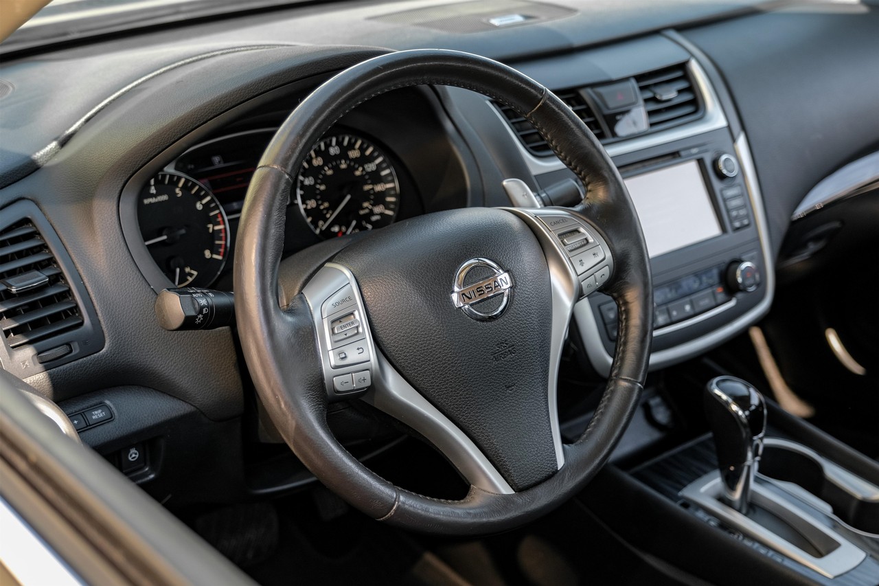 Nissan Altima Vehicle Main Gallery Image 16
