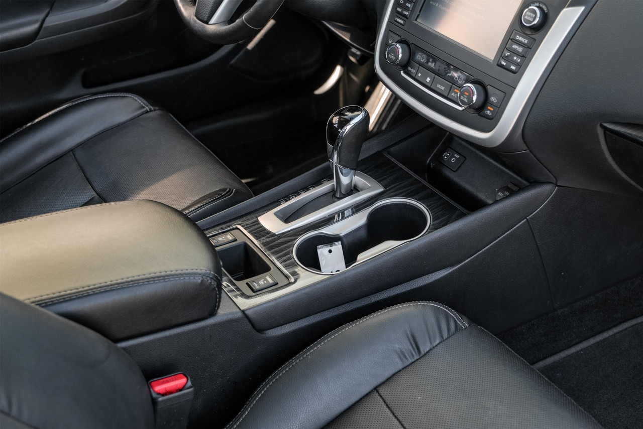 Nissan Altima Vehicle Main Gallery Image 24