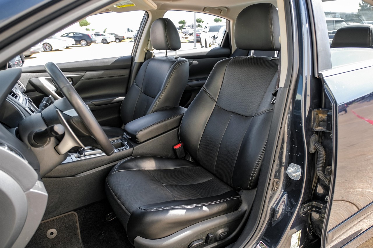 Nissan Altima Vehicle Main Gallery Image 31