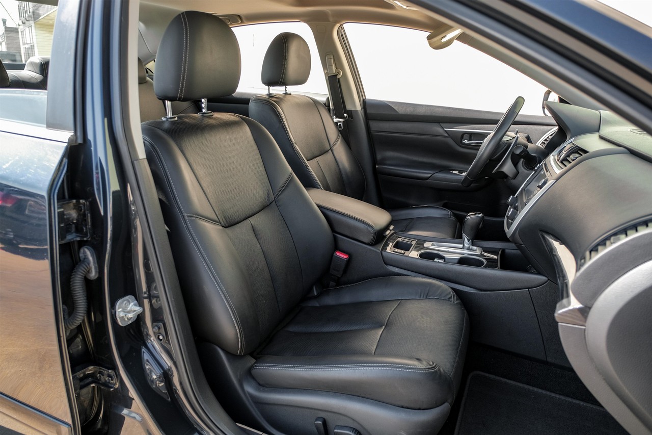Nissan Altima Vehicle Main Gallery Image 34