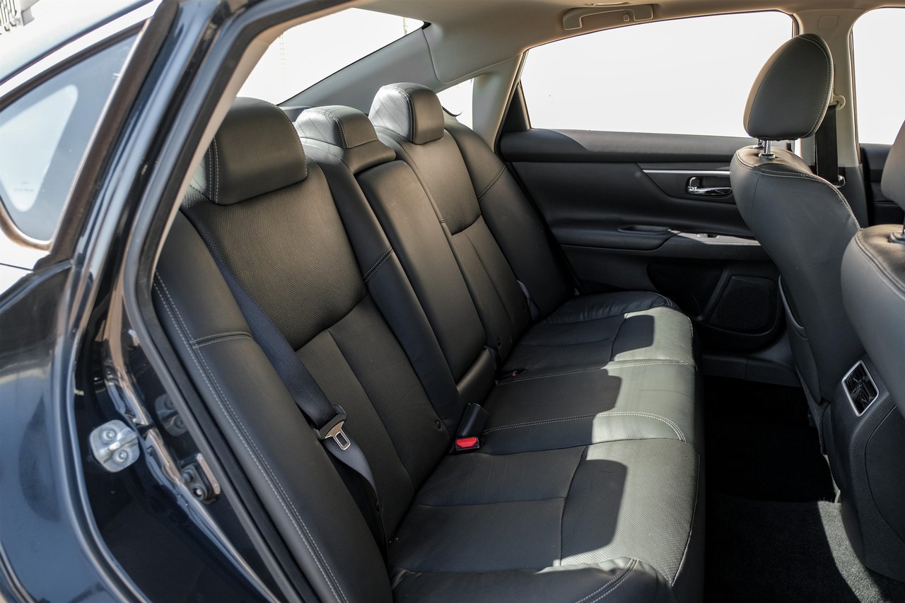 Nissan Altima Vehicle Main Gallery Image 35