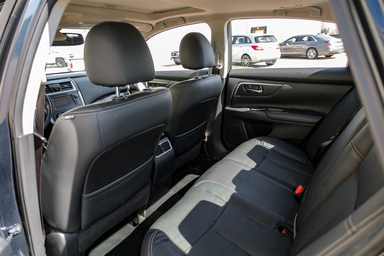 Nissan Altima Vehicle Main Gallery Image 37