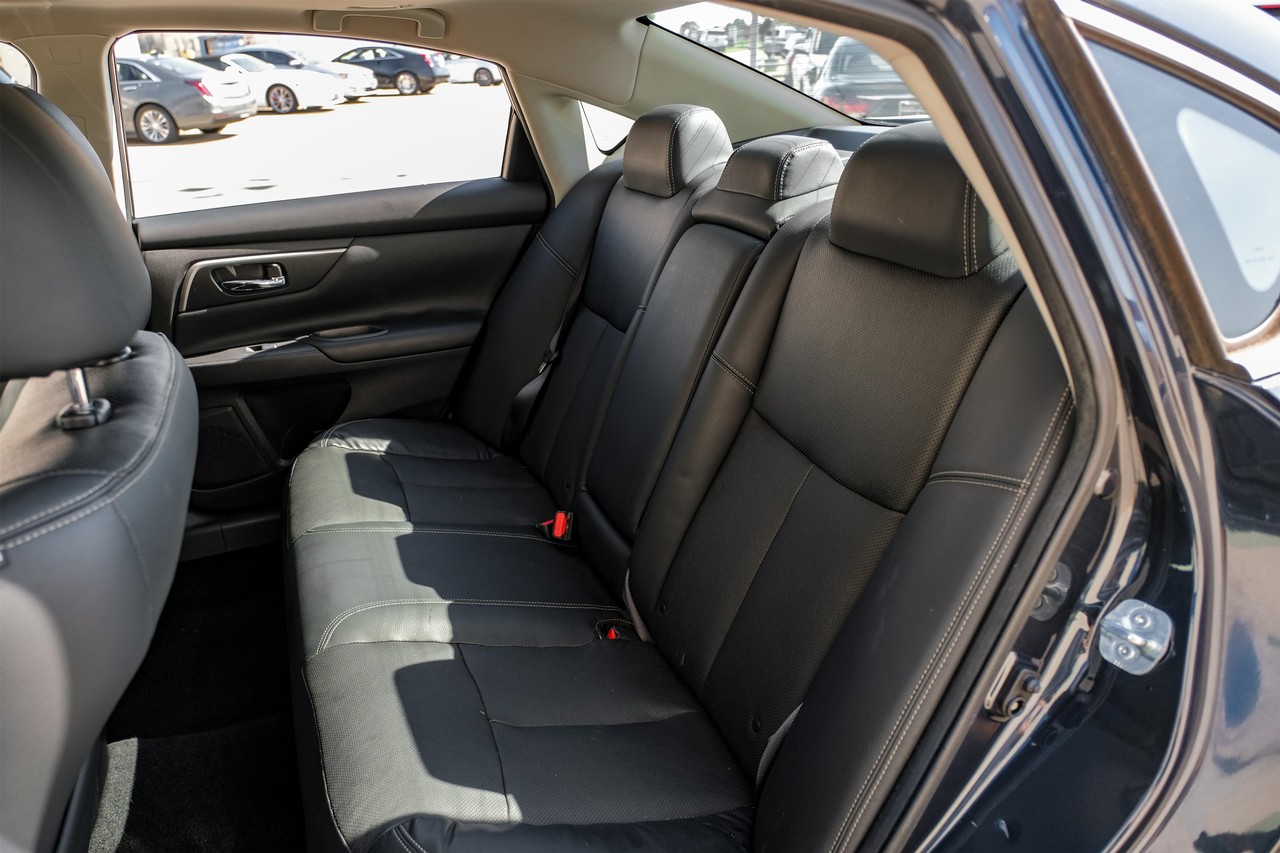 Nissan Altima Vehicle Main Gallery Image 38