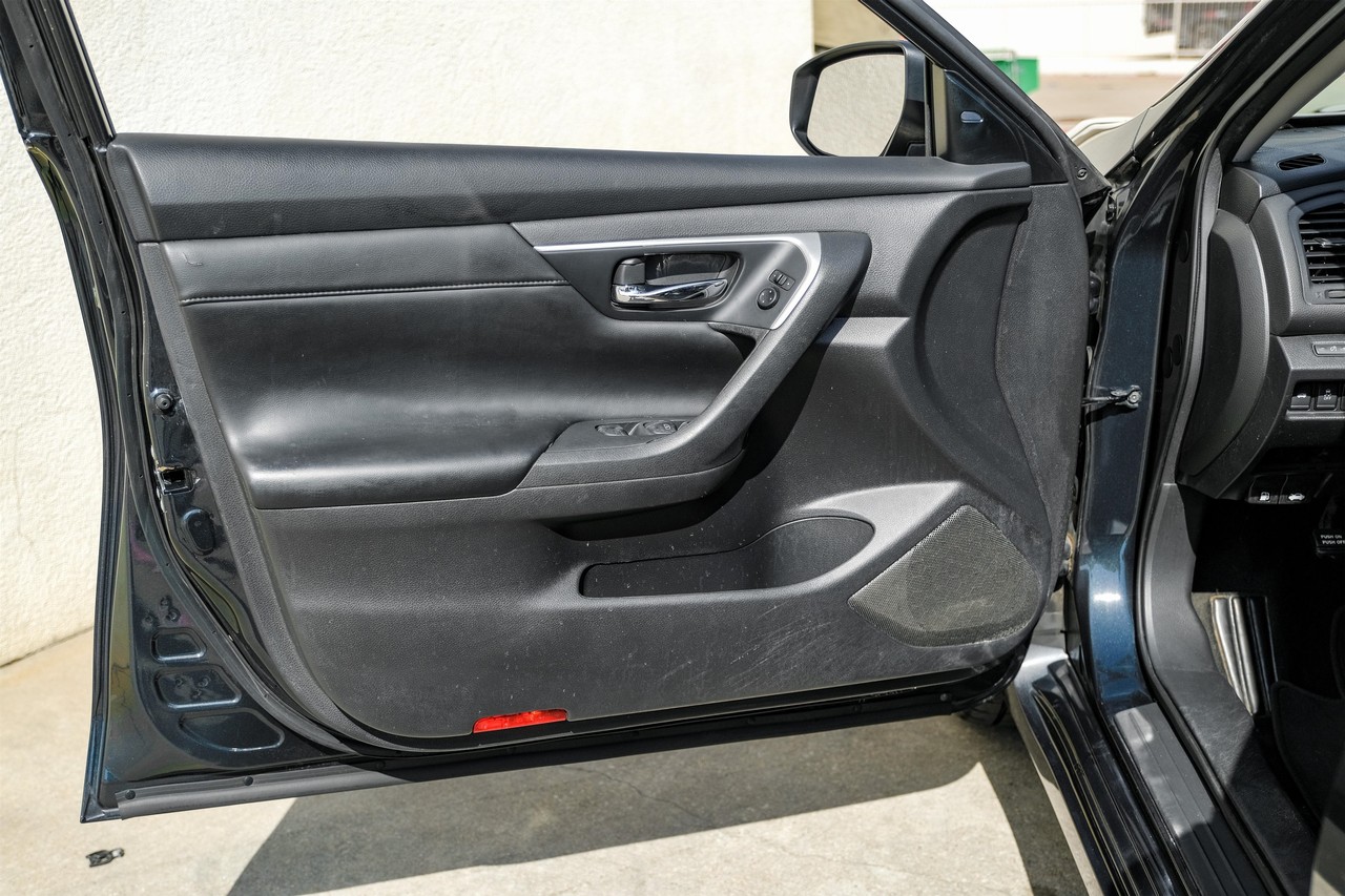 Nissan Altima Vehicle Main Gallery Image 41