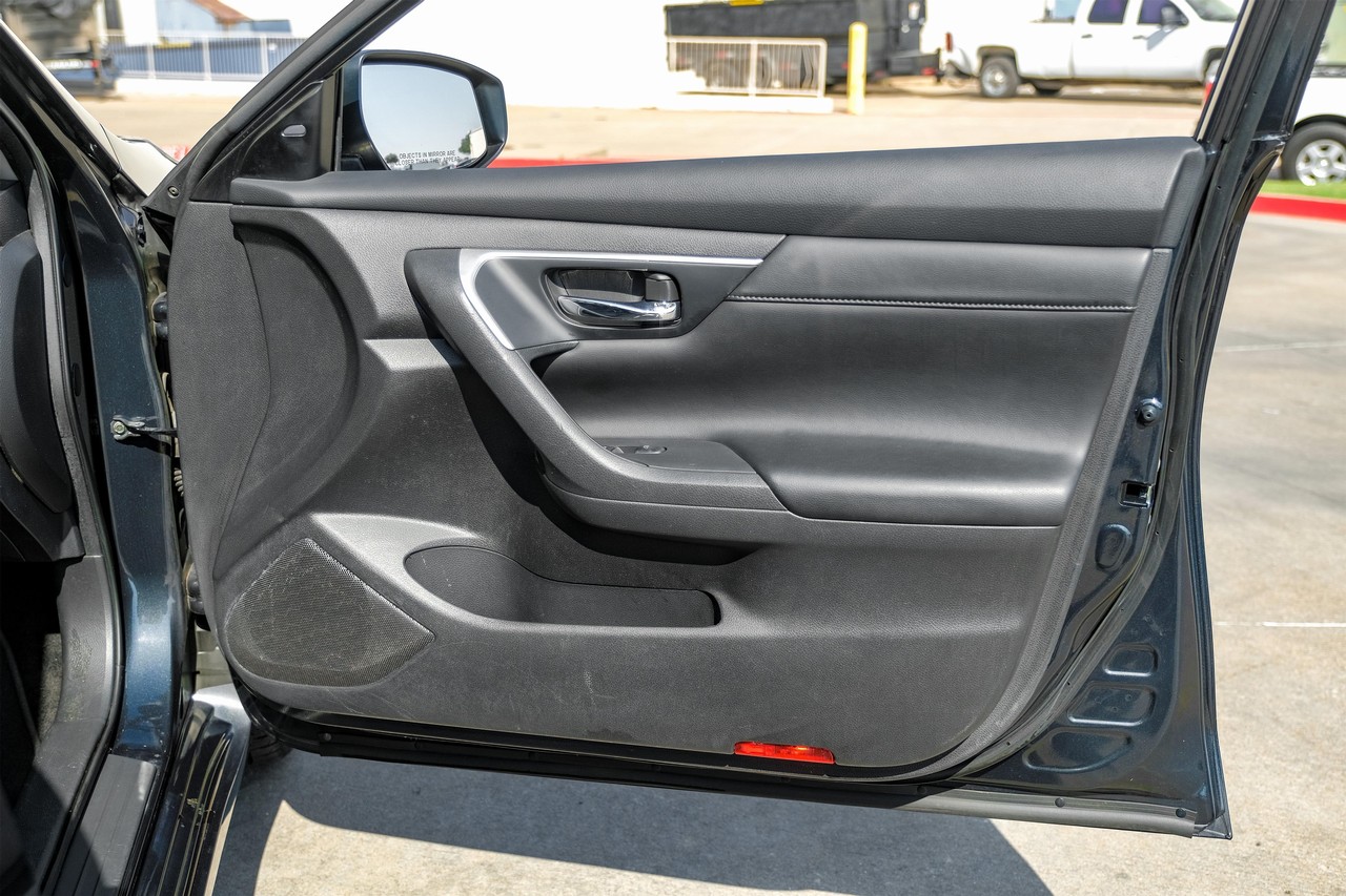 Nissan Altima Vehicle Main Gallery Image 43