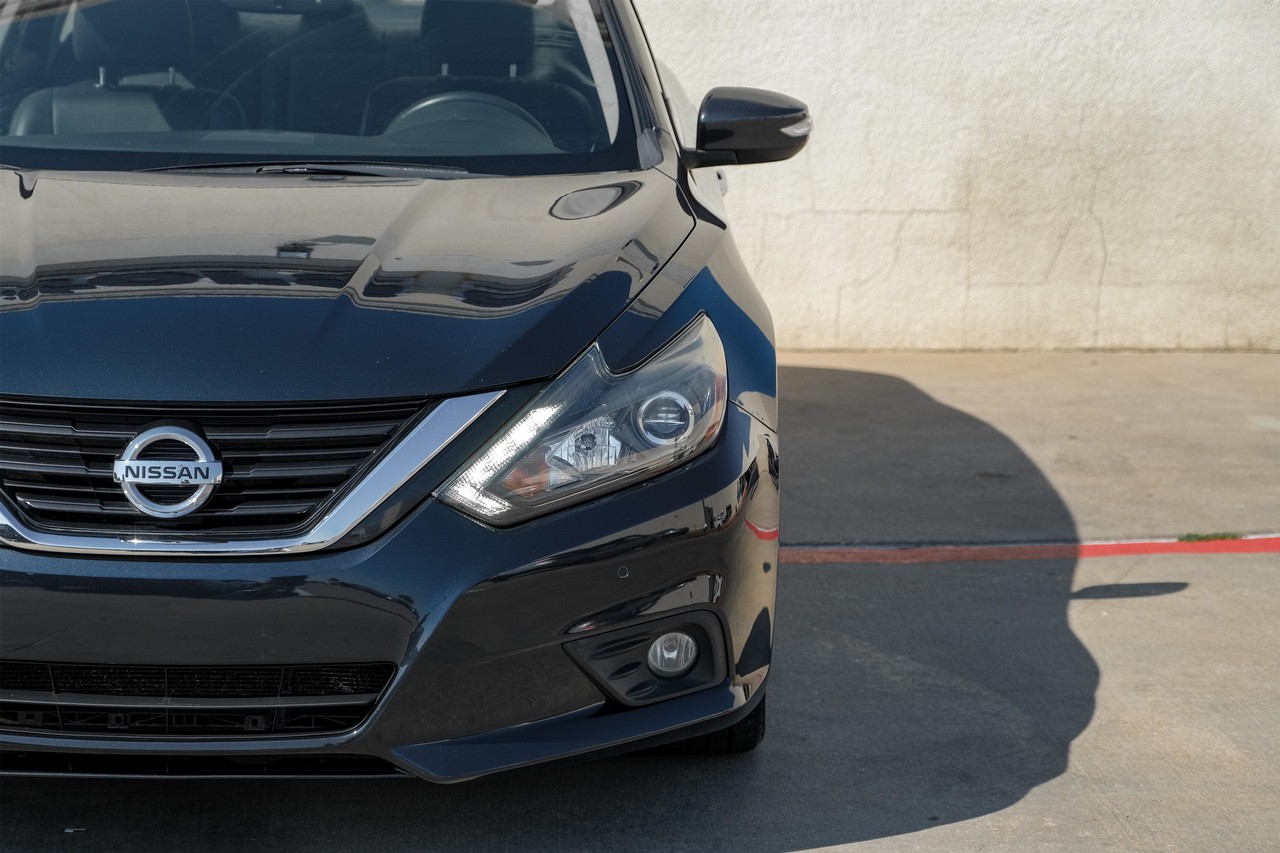 Nissan Altima Vehicle Main Gallery Image 46