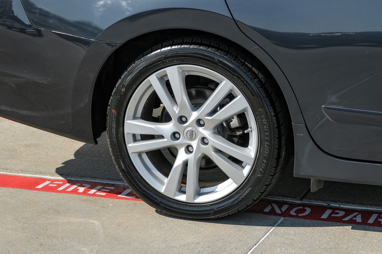 Nissan Altima Vehicle Main Gallery Image 50