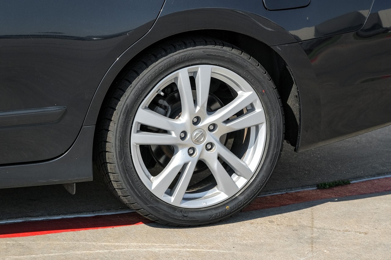 Nissan Altima Vehicle Main Gallery Image 53
