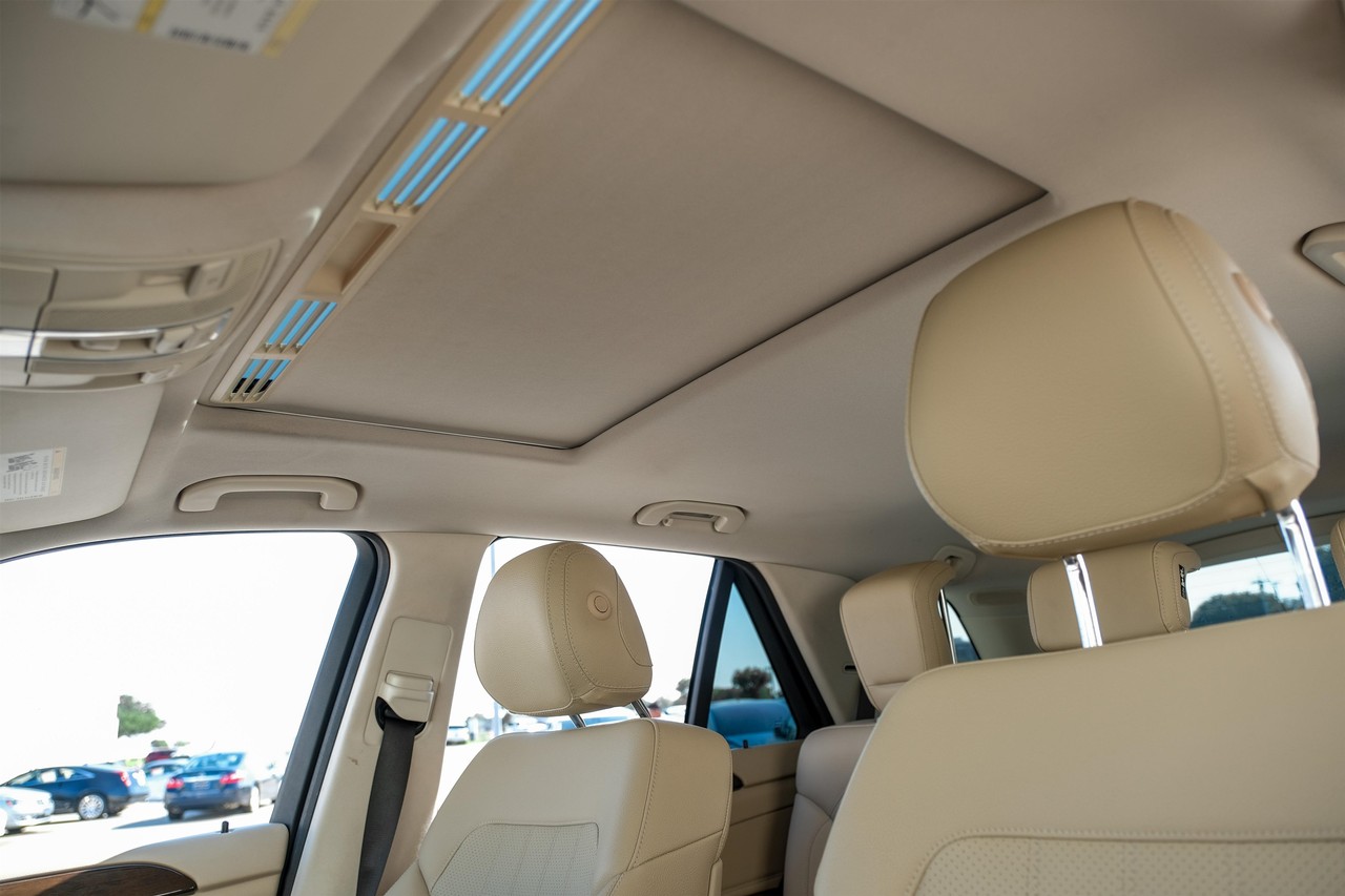 Mercedes-Benz GLE Vehicle Main Gallery Image 05