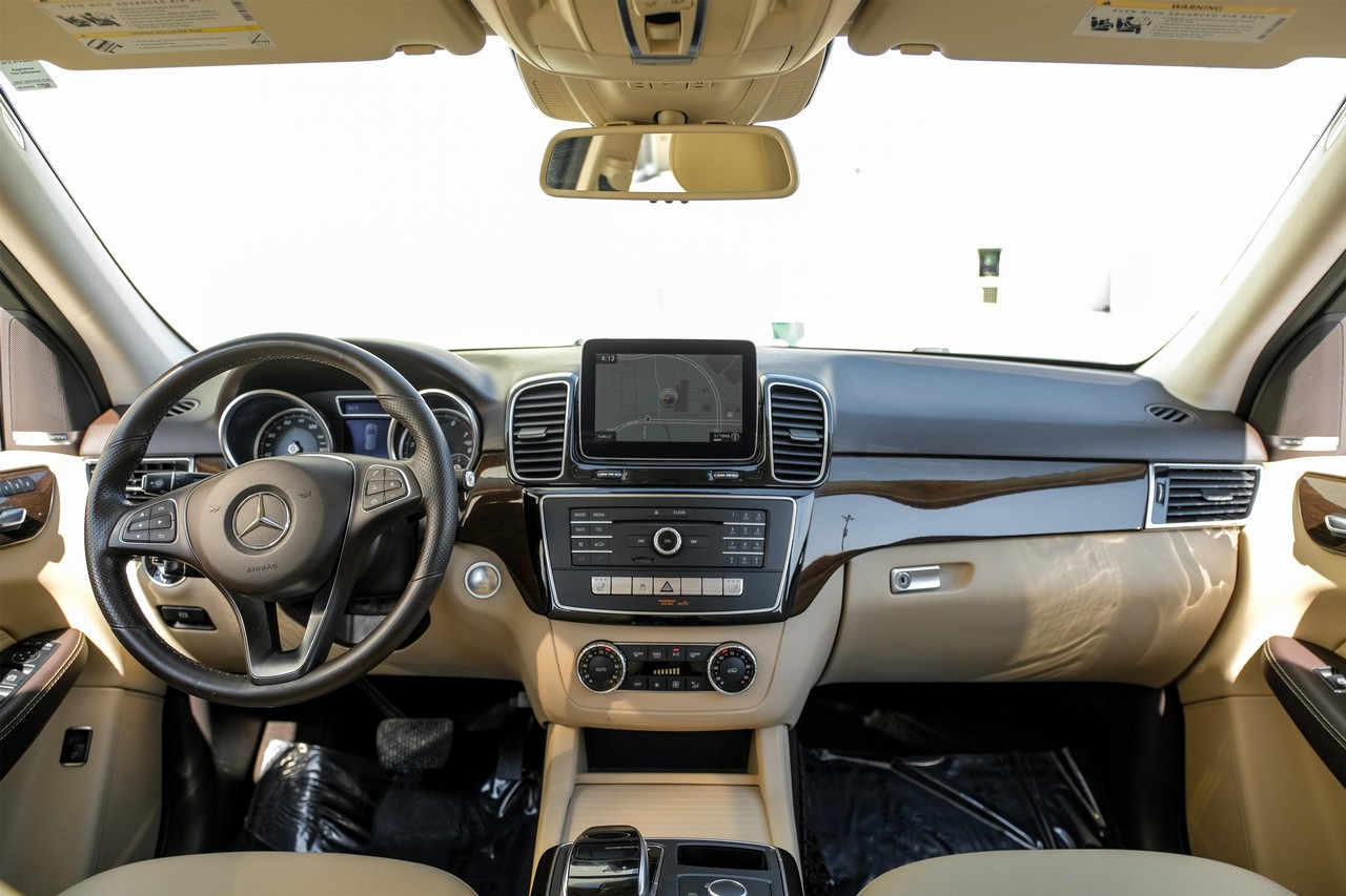 Mercedes-Benz GLE Vehicle Main Gallery Image 15
