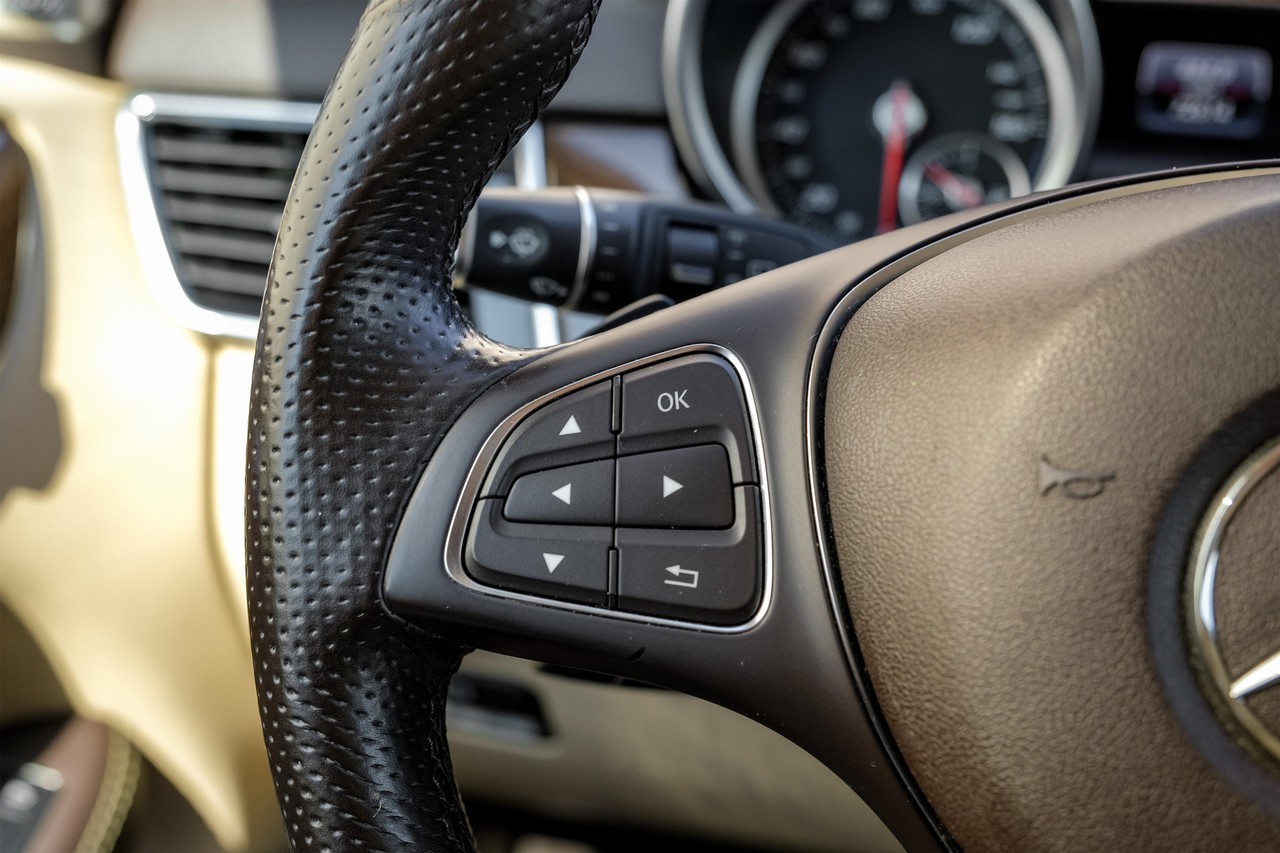 Mercedes-Benz GLE Vehicle Main Gallery Image 17