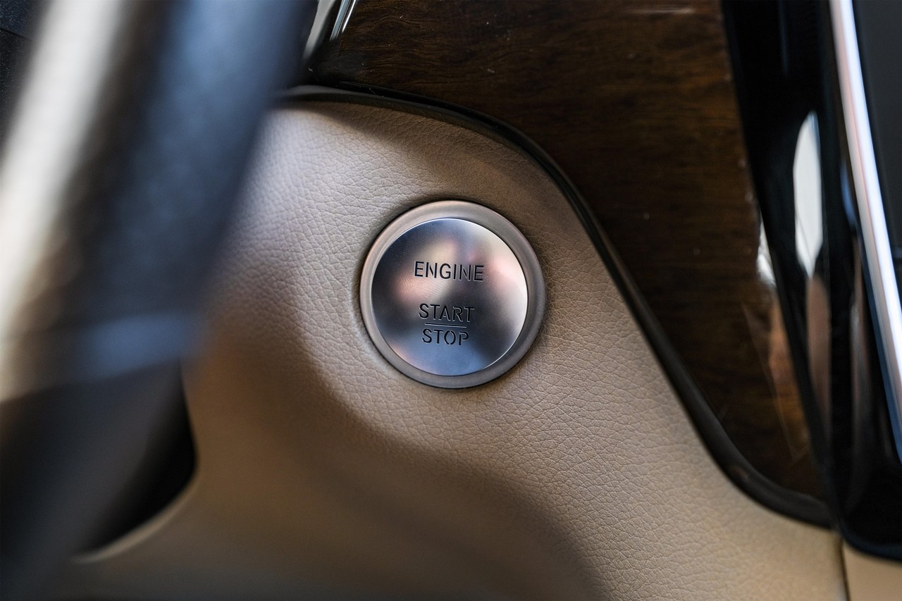 Mercedes-Benz GLE Vehicle Main Gallery Image 21