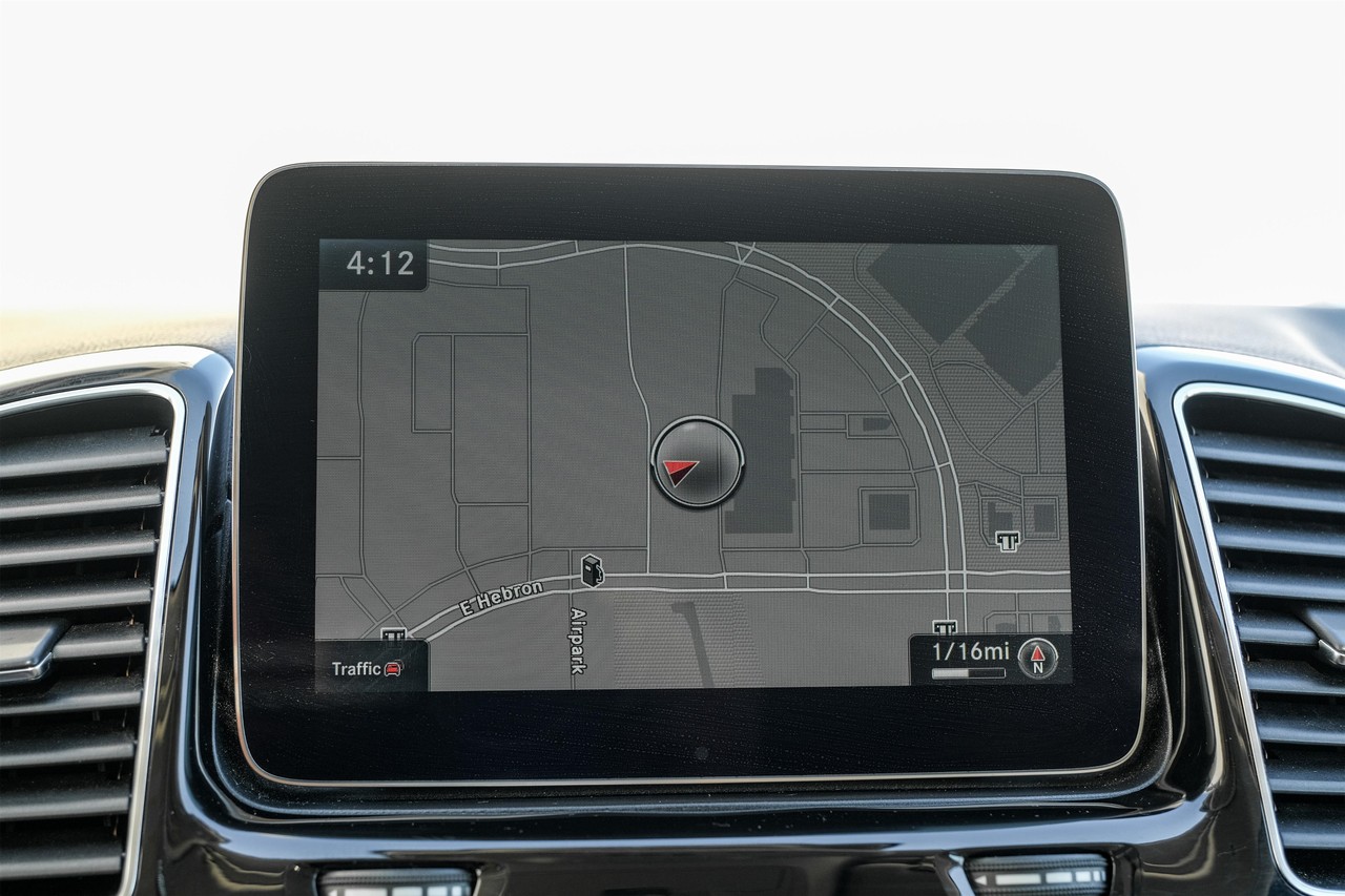 Mercedes-Benz GLE Vehicle Main Gallery Image 22