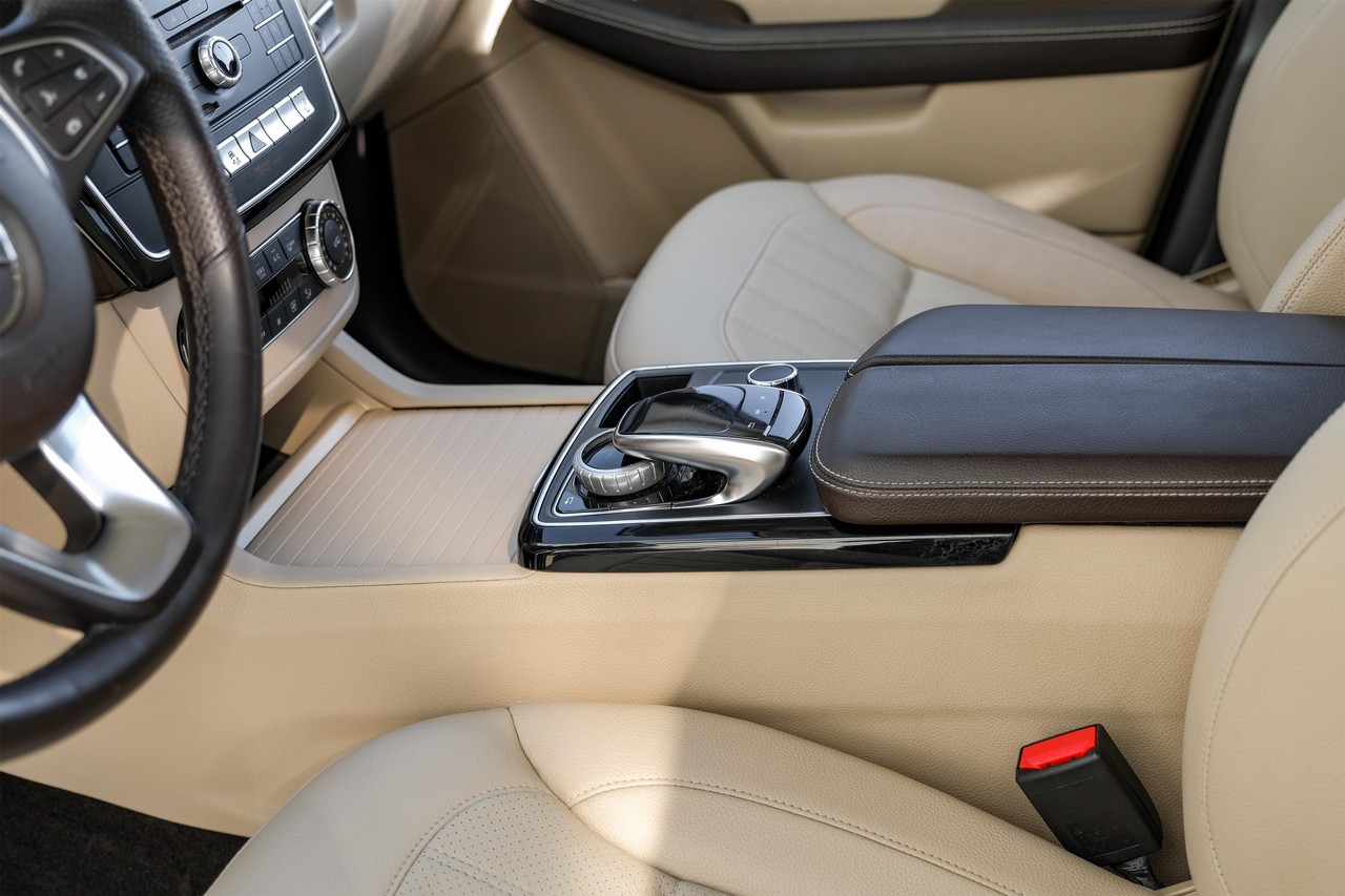 Mercedes-Benz GLE Vehicle Main Gallery Image 25