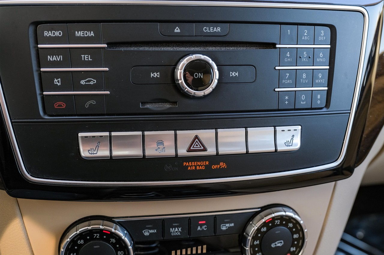 Mercedes-Benz GLE Vehicle Main Gallery Image 28