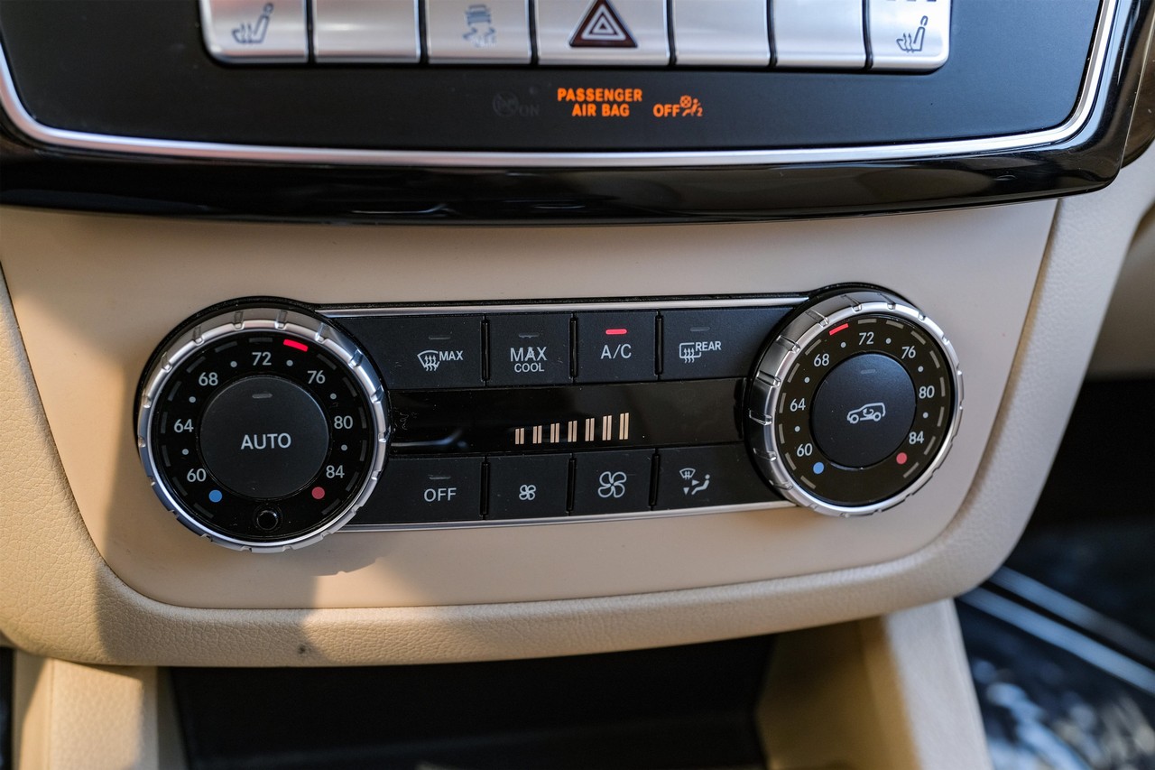 Mercedes-Benz GLE Vehicle Main Gallery Image 29