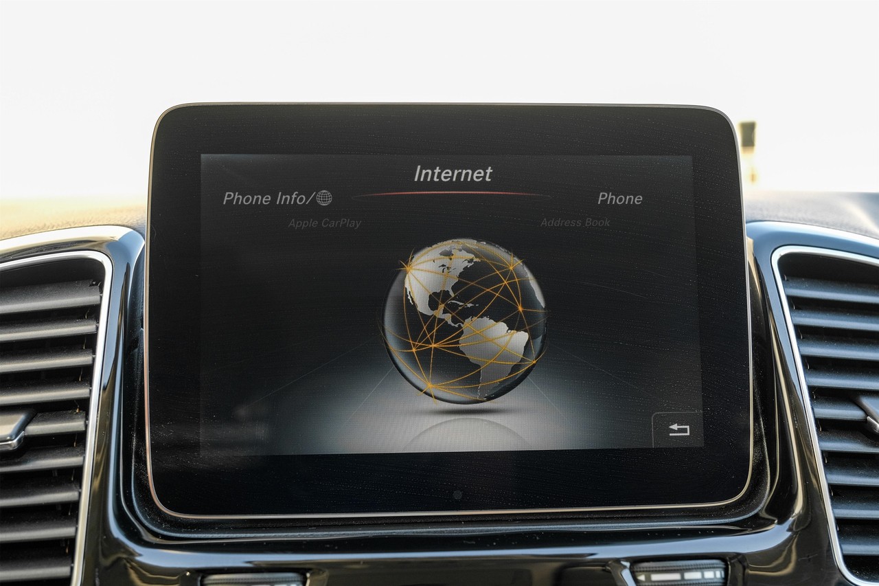 Mercedes-Benz GLE Vehicle Main Gallery Image 31
