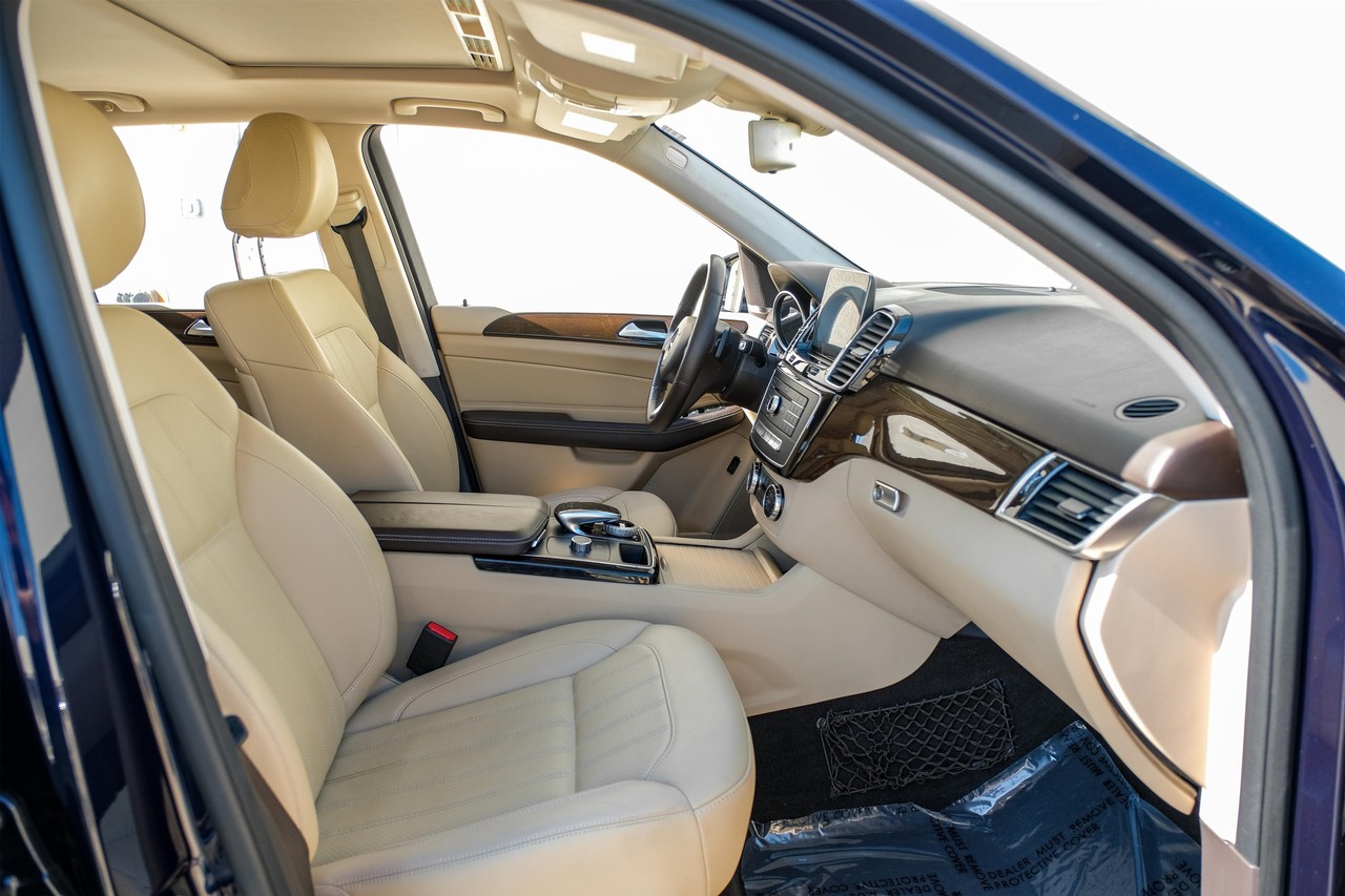 Mercedes-Benz GLE Vehicle Main Gallery Image 34