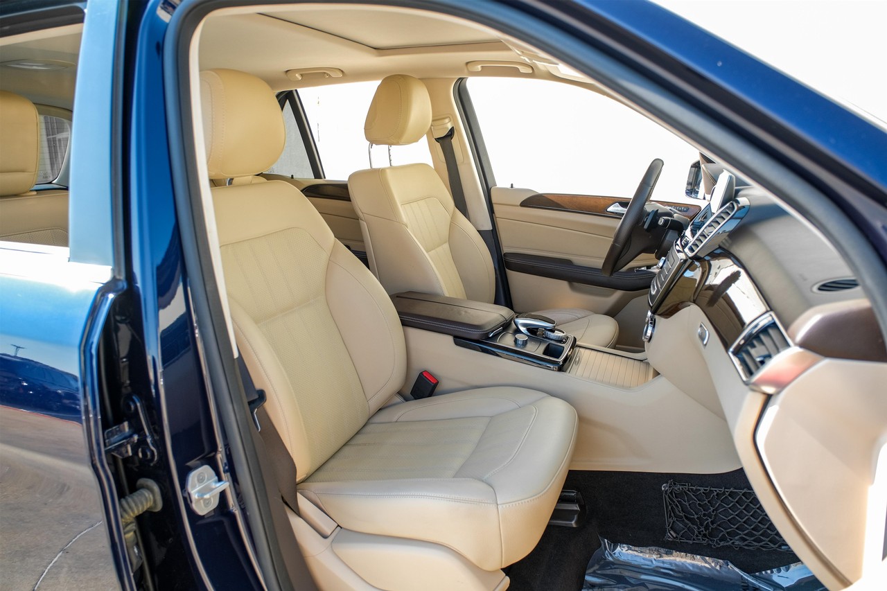 Mercedes-Benz GLE Vehicle Main Gallery Image 35
