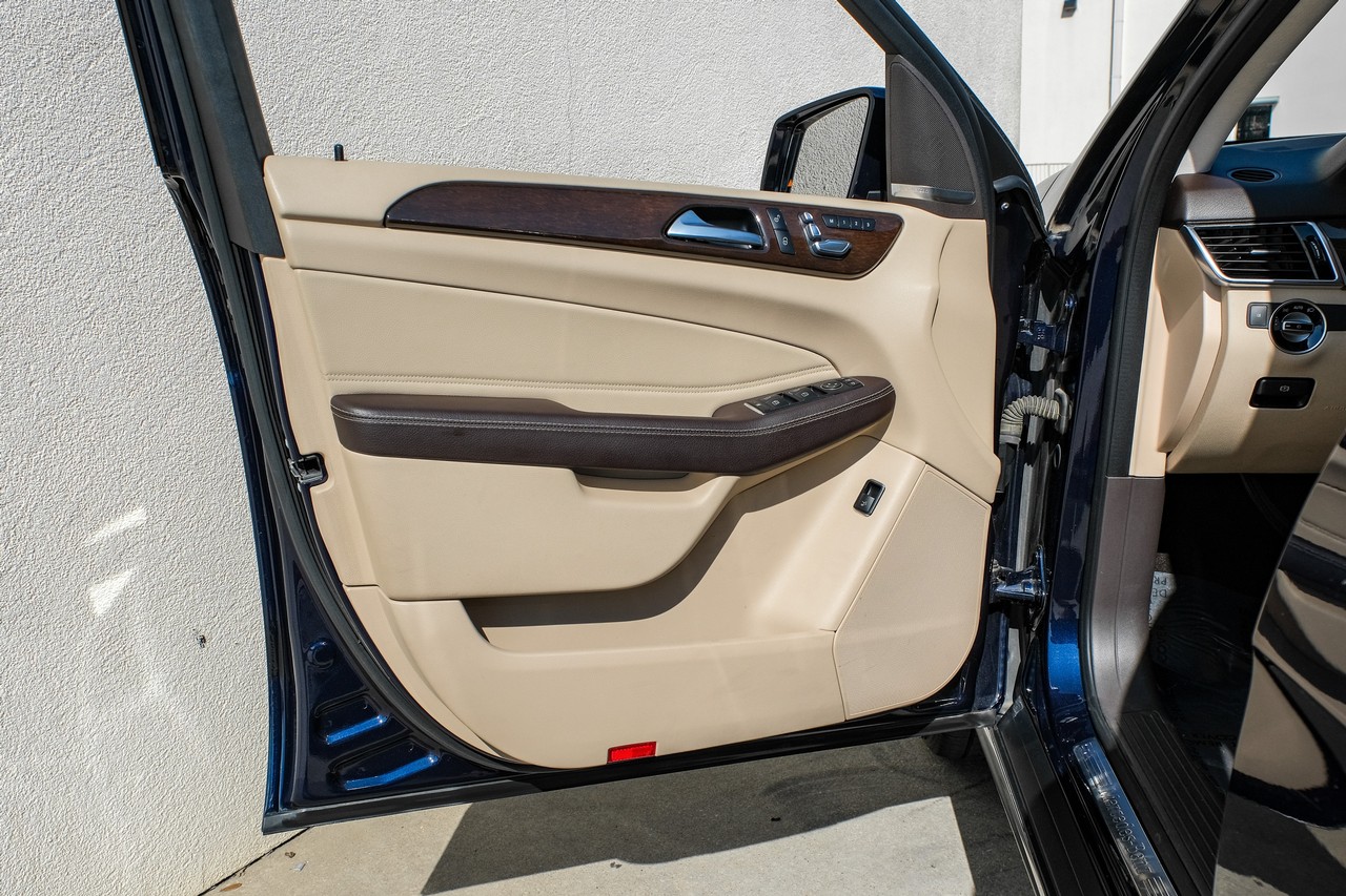 Mercedes-Benz GLE Vehicle Main Gallery Image 42
