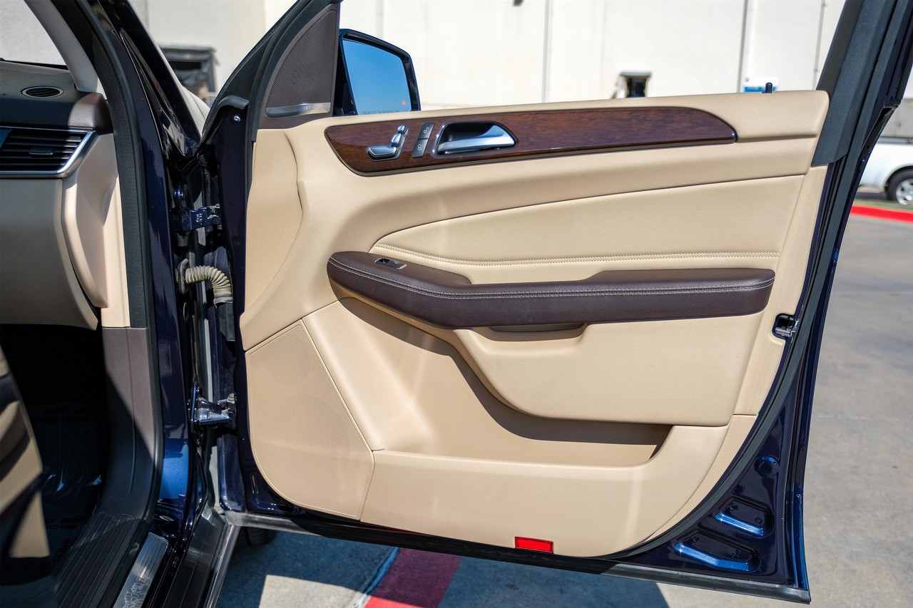 Mercedes-Benz GLE Vehicle Main Gallery Image 45