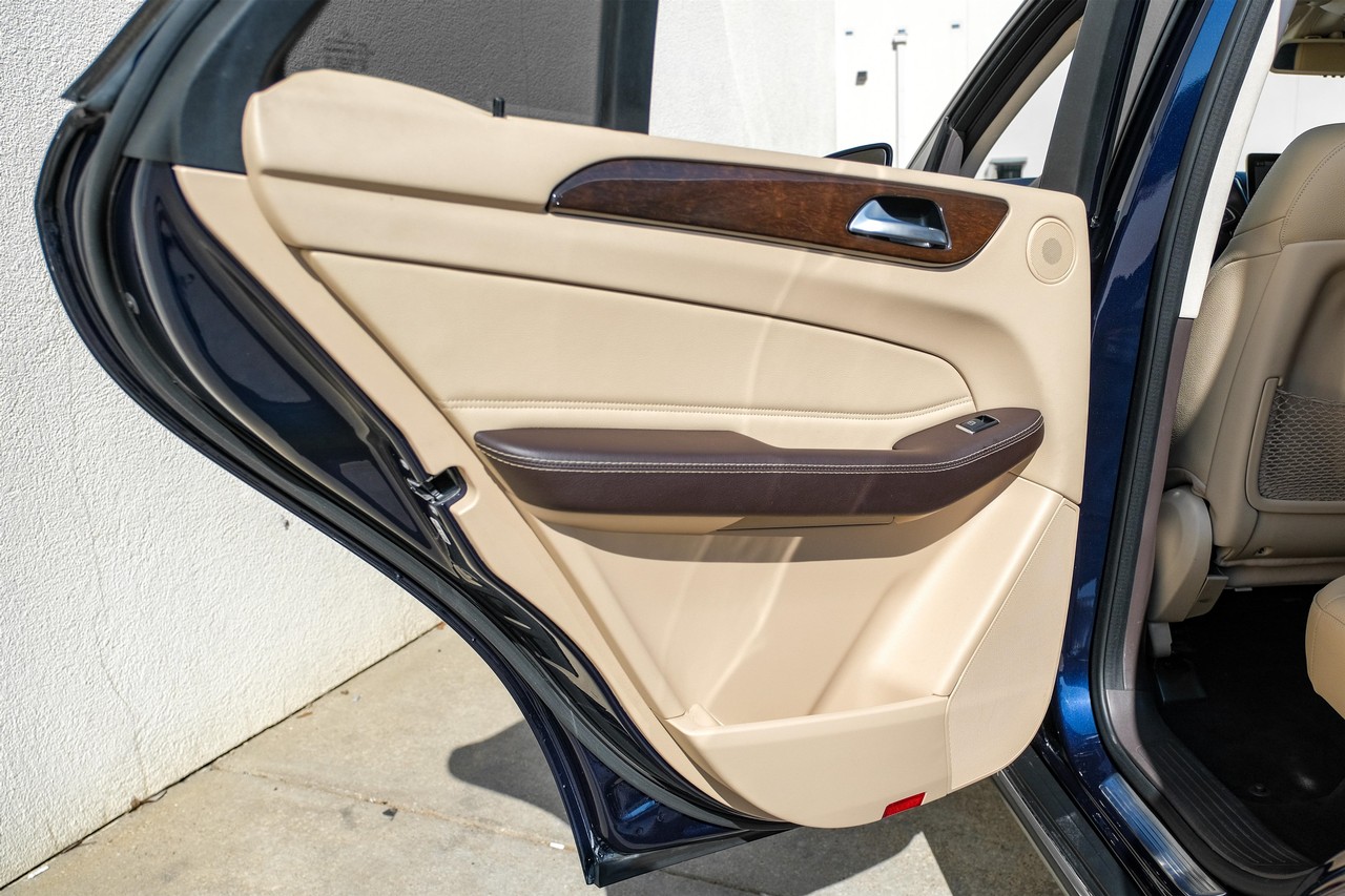 Mercedes-Benz GLE Vehicle Main Gallery Image 46