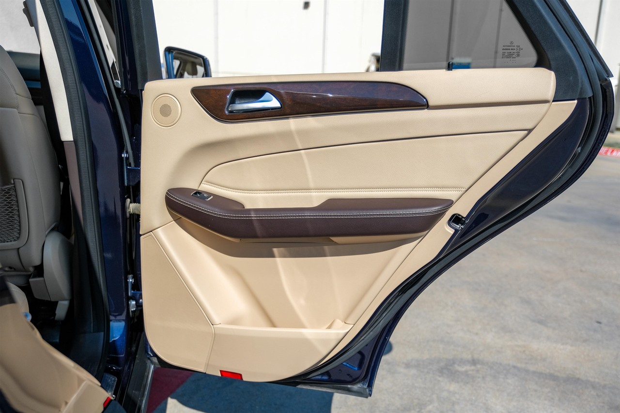 Mercedes-Benz GLE Vehicle Main Gallery Image 47