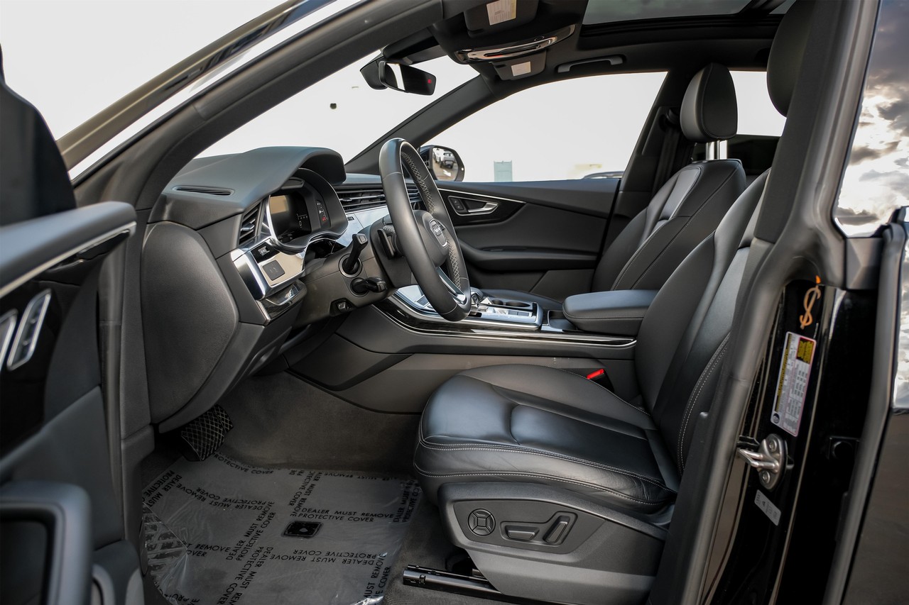 Audi Q8 Vehicle Main Gallery Image 04