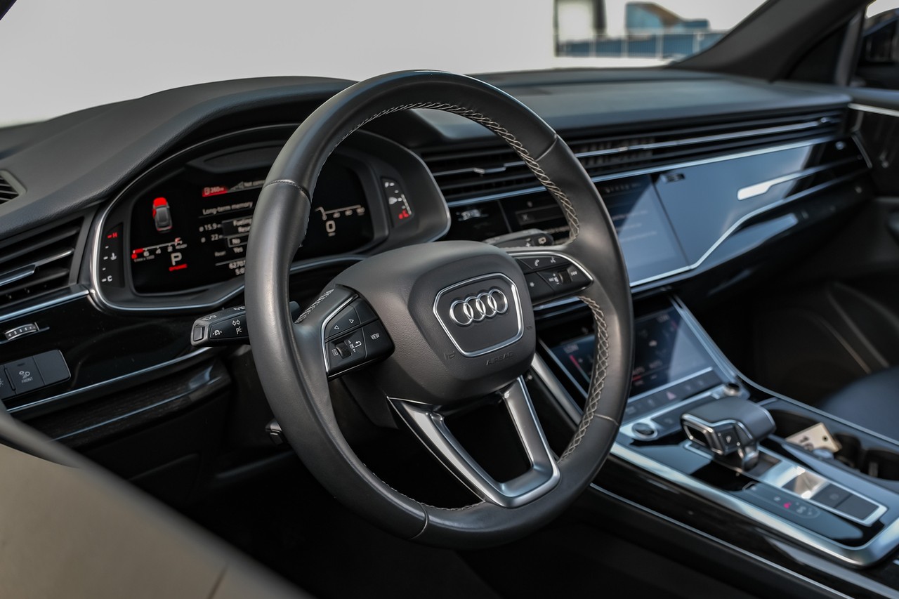 Audi Q8 Vehicle Main Gallery Image 18